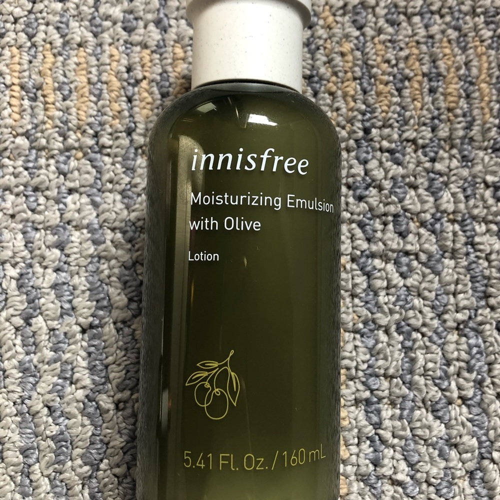 Innisfree Moisturizing Emulsion with Olive